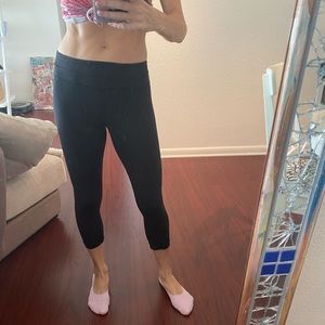 Lululemon black crop leggings